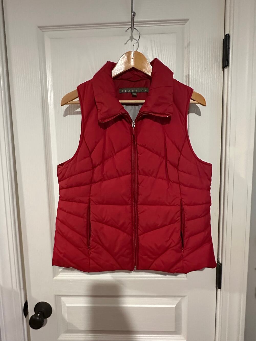 Kenneth Cole Reaction Red Puffer Vest size large zip up